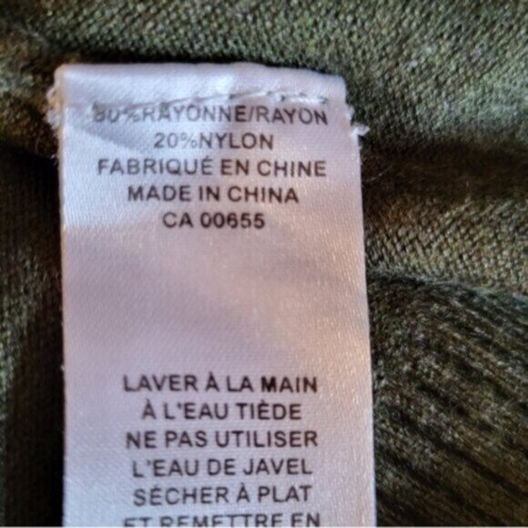 Women's Green Cardigan Sweater Sz Medium - Picture 2 of 6